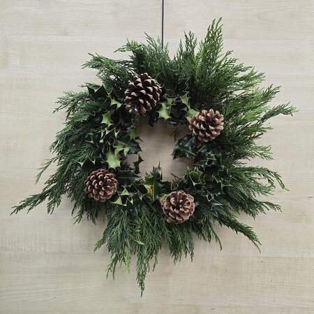 Holly Wreath Standard 10 inch