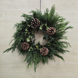 Holly Wreath Standard 10 inch