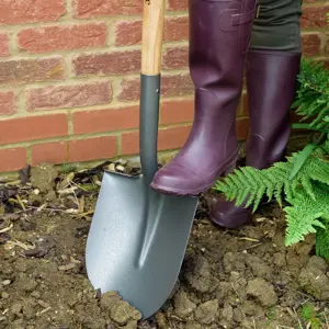 Kent & Stowe Carbon Steel Round Nosed Shovel - image 2