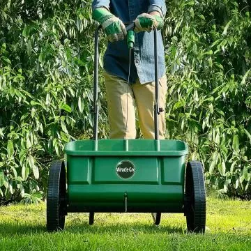 Miracle-Gro® Drop Spreader - image 3