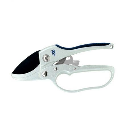 Spear & Jackson Compact Ratchet Secateurs - image 1