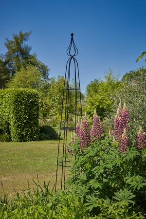 Tom Chambers Teardrop Obelisk 2.5m